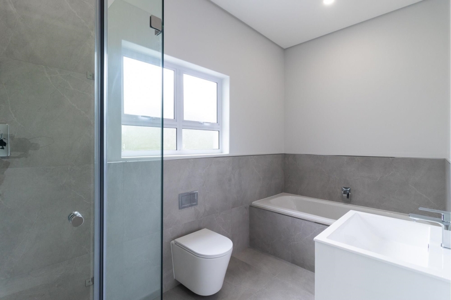 4 Bedroom Property for Sale in Flamingo Vlei Western Cape